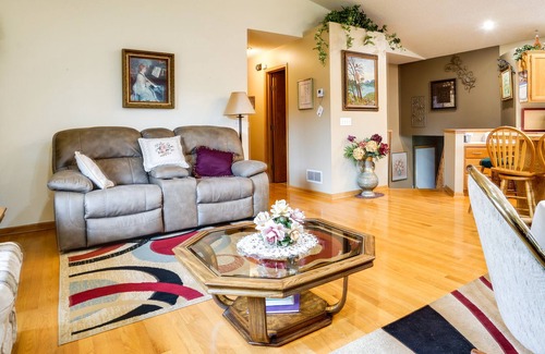 Loretto House | Loretto Getaway w/ Stunning Deck + Gas Grill!