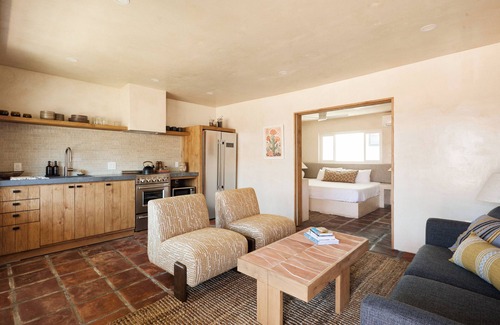 Imperial Beach Hotel | Los Bungalows