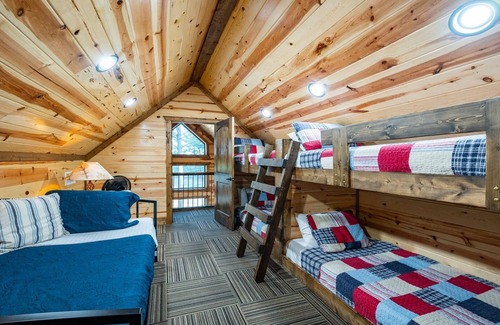 Broken Bow Cabin | Lost Creek Lodge-Well Appointed Lodge, Pool Table, Bunk House, Hot Tub, Play Set