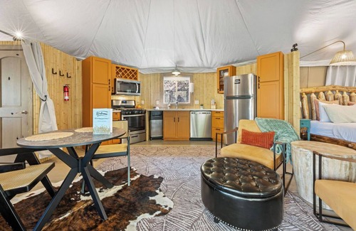 Bryson City Cabin | Lost Creek, Romantic Jungle Safari Tent in Deep Creek, Hot Tub & Starry Skies