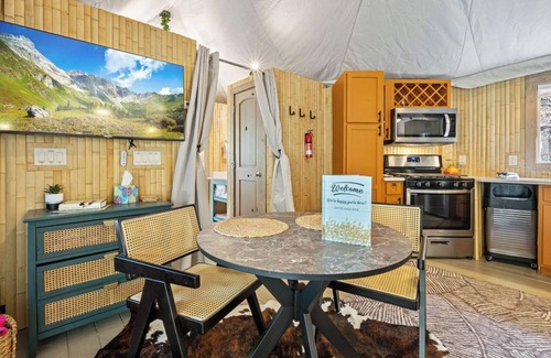 Bryson City Cabin | Lost Creek, Romantic Jungle Safari Tent in Deep Creek, Hot Tub & Starry Skies
