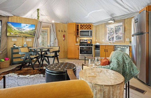 Bryson City Cabin | Lost Creek, Romantic Jungle Safari Tent in Deep Creek, Hot Tub & Starry Skies