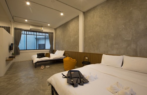 Bang Khun Phrom Hotel | Lost Inn BKK