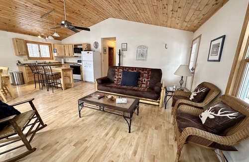 Wetmore Cottage | Lost on the Lake-Cozy Cottage with a Lakeview
