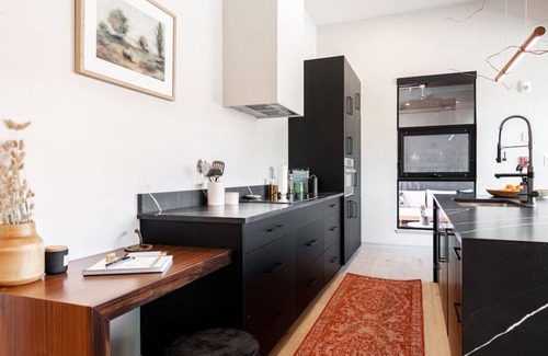 Stratford Apartment | Lot 44: Wood Forbes Unit 5 (King + Fireplace)