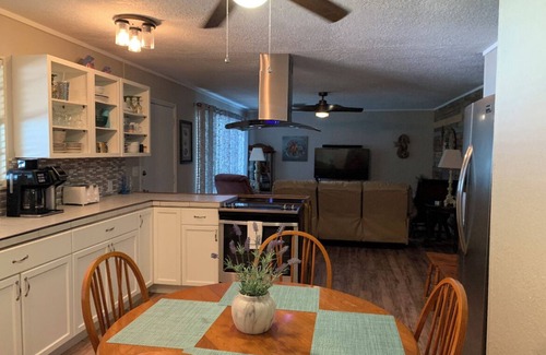 Steinhatchee House | LOTS of parking for vehicles and boats. Large porch with swing and table, chairs