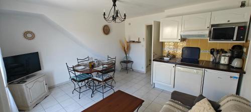Paradou Apartment | Lou Olivie, appartement climatisé avec piscine aux pieds Alpilles