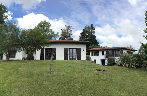 Saint-Pee-sur-Nivelle House | Loue Maison Avec vue sur Montagne, 6 Chambres, 14 Couchages