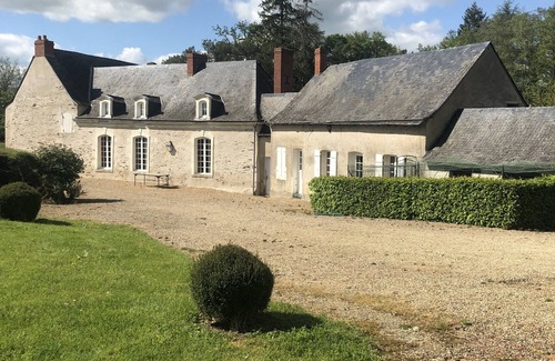 Val d’Erdre-Auxence House | Loue Moulin au Bord dun Étang Proche Dangers 8 Chambres, 14 Couchages