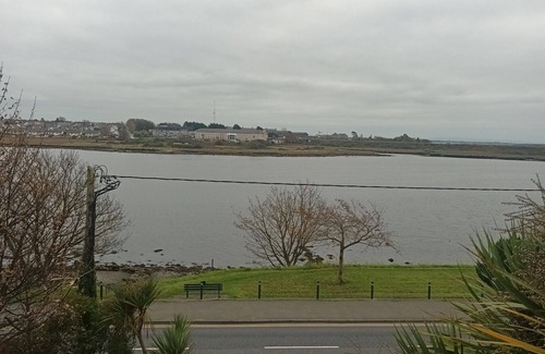 Galway City Centre Apartment | Lough Atalia View Apartment Galway