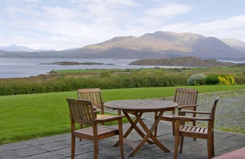 Caherdaniel Cottage | LOUGH CURRANE COTTAGE, pet friendly in Waterville, County Kerry