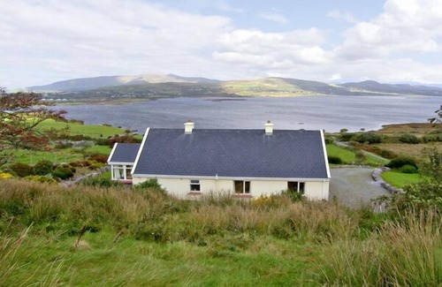 Caherdaniel Cottage | LOUGH CURRANE COTTAGE, pet friendly in Waterville, County Kerry