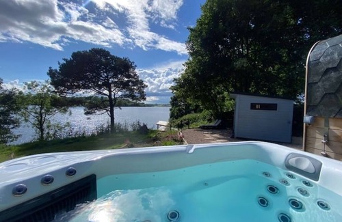 County Cavan Cottage | Lough Sillan Lakeside Cottages - Adults only - outdoor spa - sleeps 6-8nn