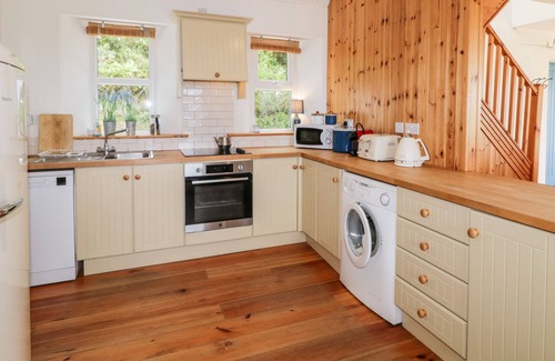 Donegal Cottage | LOUGH VIEW COTTAGE, pet friendly in Carrigart, County Donegal