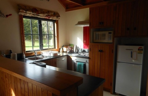 Havelock North Cottage | Louisa Cottage Private with All Round Rural Views