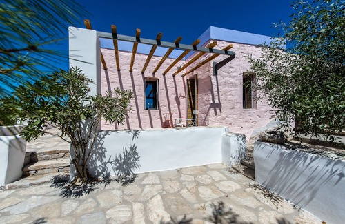 Syros Villa | LouKouM, Cyclades villa with pool. The village of your holidays