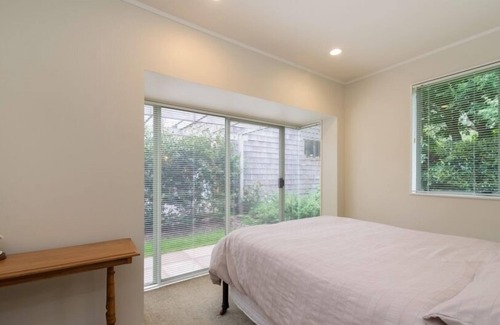 Lake Okareka House | LOUNGE TO LAWN TO LAKE - WATERFRONT