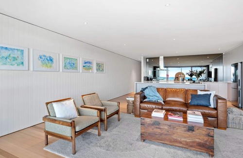 Lorne Apartment | Louttit Bay Apartment 1 - Free WIFI, Ocean Views and the Ultimate Location