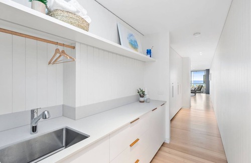 Lorne Apartment | Louttit Bay Apartment 1 - Free WIFI, Ocean Views and the Ultimate Location