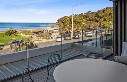 Lorne Apartment | Louttit Bay Apartment 1 - Free WIFI, Ocean Views and the Ultimate Location