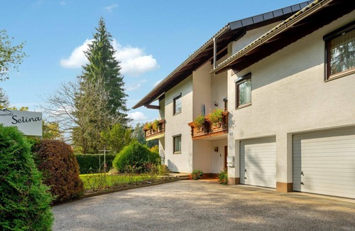 Unterburg am Klopeiner See Apartment | Lovely apartment for 4 people with WIFI, TV and balcony
