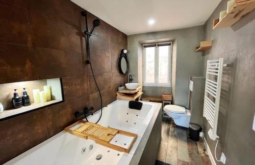 La Penne Apartment | Love and spa vue montagne