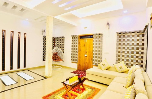 Raroth Villa | Love Shore Luxury Private Pool Villa near Thusharagiri Waterfalls