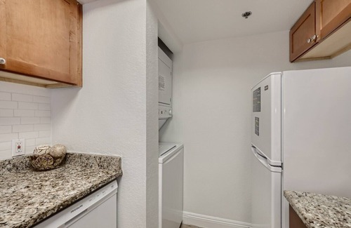 Las Vegas Condo | Lovely 1 bed condo with Las Vegas Strip View and located on the top floor