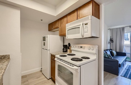 Las Vegas Condo | Lovely 1 bed condo with Las Vegas Strip View and located on the top floor