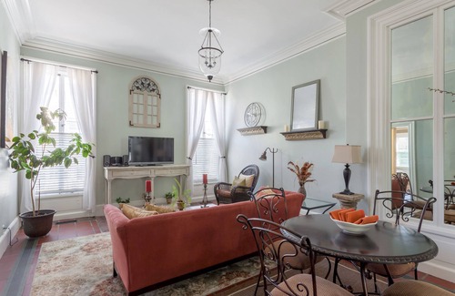 Wayland Apartment | Lovely 1 Bedroom Apartment in Wayland Square, Steps to Brown University
