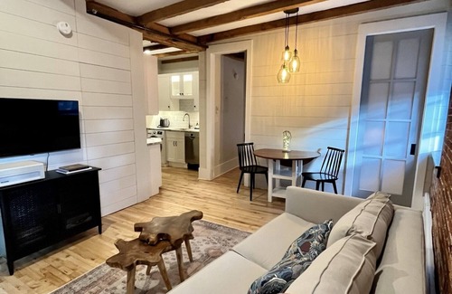 Portsmouth Apartment | Lovely 1-bedroom in downtown Portsmouth steps to everything!