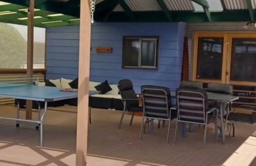 Moorowie House | Lovely 100yr old cottage 5 mins from famous Flaherty Beach, Pet friendly