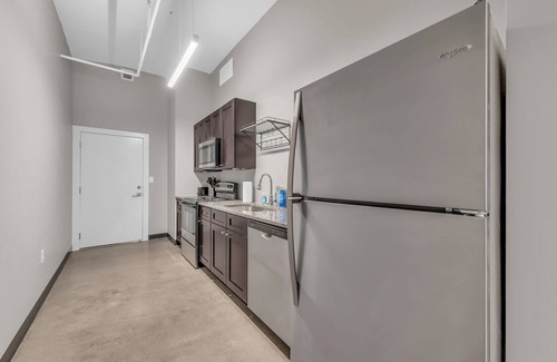 Waldron House | Lovely 1bedroom/1bath Apartment in Kansas Free WiFi Parking near Airport