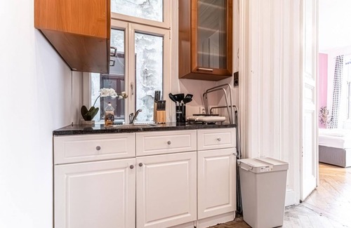 Wahring Apartment | Lovely 1BR Apt. near AKH Hospital