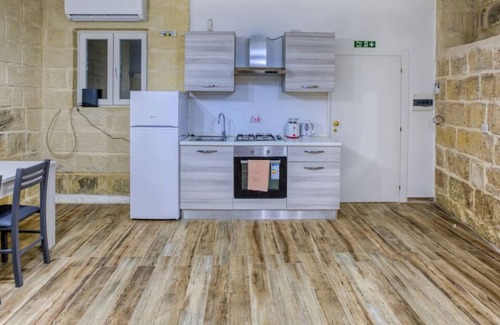 Ħal Bisbut Apartment | Lovely 1BR Studio home in Quiet Town of Zejtun