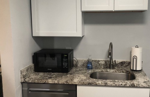 Groesbeck Apartment | Lovely 2-bdrm Charm Central Area w/Free Parking