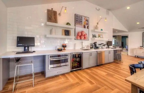 Naperville Apartment | Lovely 2-Bdrm unit with pool. Home away from home.