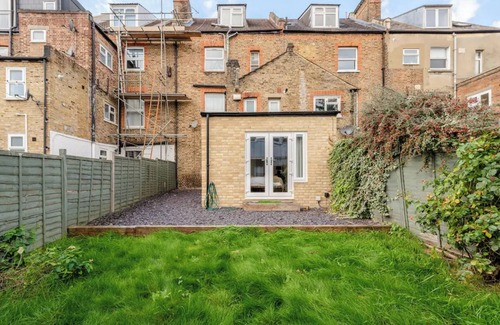 Streatham Hill Apartment | Lovely 2 bed garden flat near Tulse Hill station