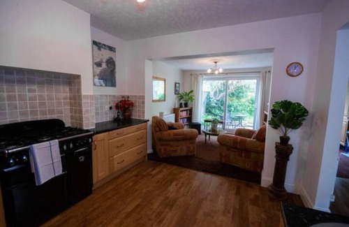 Staple Hill House | Lovely 2 bed house with garden and parking