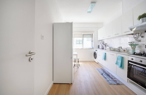 Moita Apartment | Lovely 2 bed apartment in quiet Lisbon South Bay - Close to the best beaches!