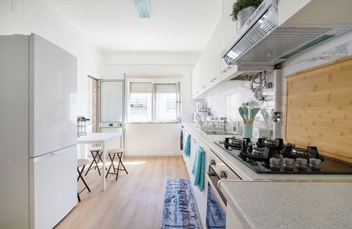 Moita Apartment | Lovely 2 bed apartment in quiet Lisbon South Bay - Close to the best beaches!