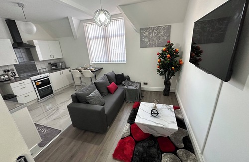 Manchester Apartment | Lovely 2 Bedroom Apartment Close Manchester City Centre & Etihad Stadium #2