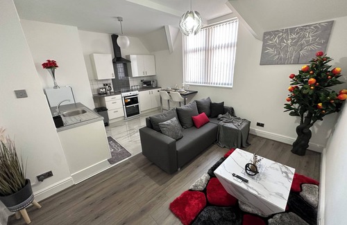 Manchester Apartment | Lovely 2 Bedroom Apartment Close Manchester City Centre & Etihad Stadium #2