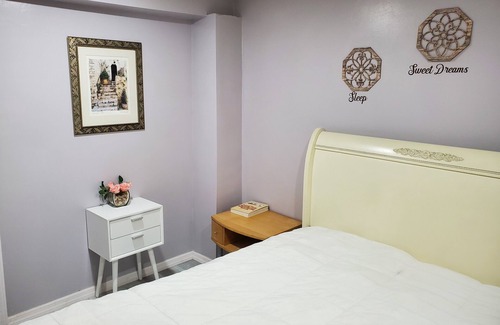 Morris Heights Apartment | Lovely 2 bedroom apartment in a private house with beautiful garden