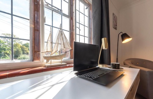 Chichester Apartment | Lovely 2-bedroom apartment in Chichester.