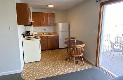Hampton Apartment | lovely 2-bedroom apartment with pool 3B