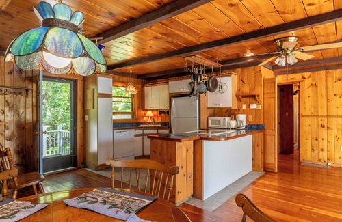 Williamsburg House | Lovely 2-bedroom bungalow in Williamsburg. Disconnect from it all!
