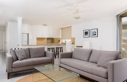 Miami Apartment | Lovely 2-bedroom beachfront unit with pool