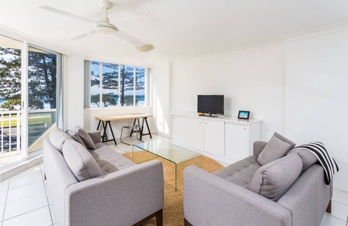 Miami Apartment | Lovely 2-bedroom beachfront unit with pool
