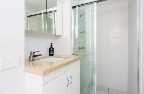 Miami Apartment | Lovely 2-bedroom beachfront unit with pool